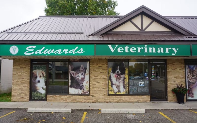 800 x 600 - 8 Edwards Veterinary Services Building Exterior